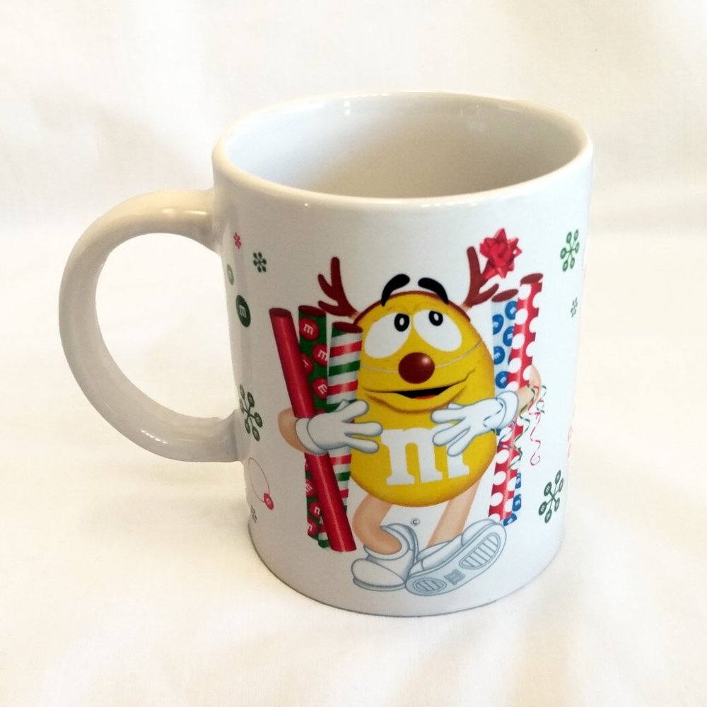 M&M's Yellow & Red Holiday Wrapping Paper 12 oz. Coffee Mug-2010